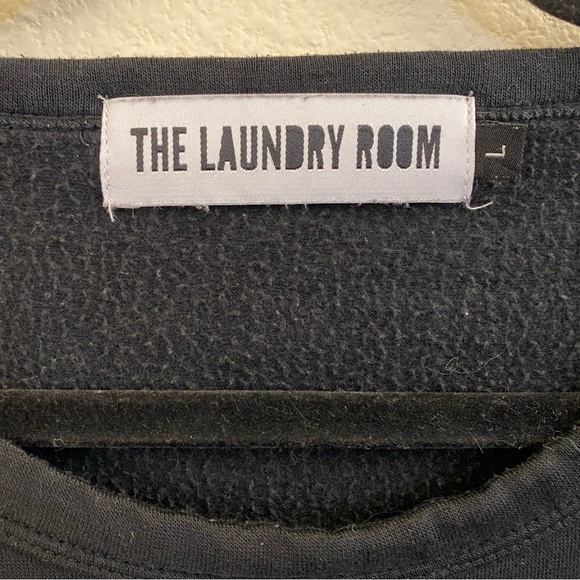 The Laundry Room Crewneck - Picture 5 of 7